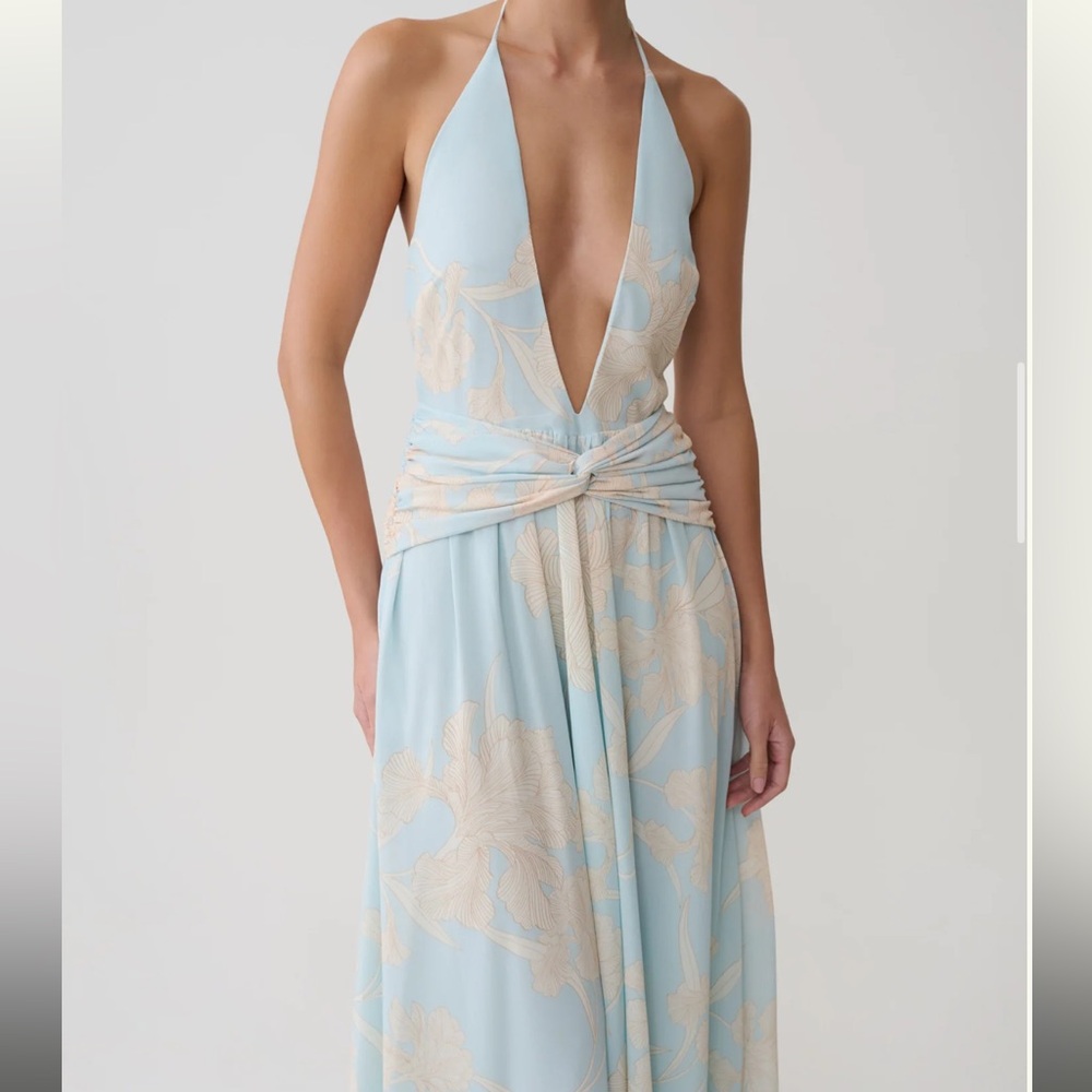Meshki Cyra
Plunge Chiffon Midi Dress - Blue Floral Print - Picture 2 of 9